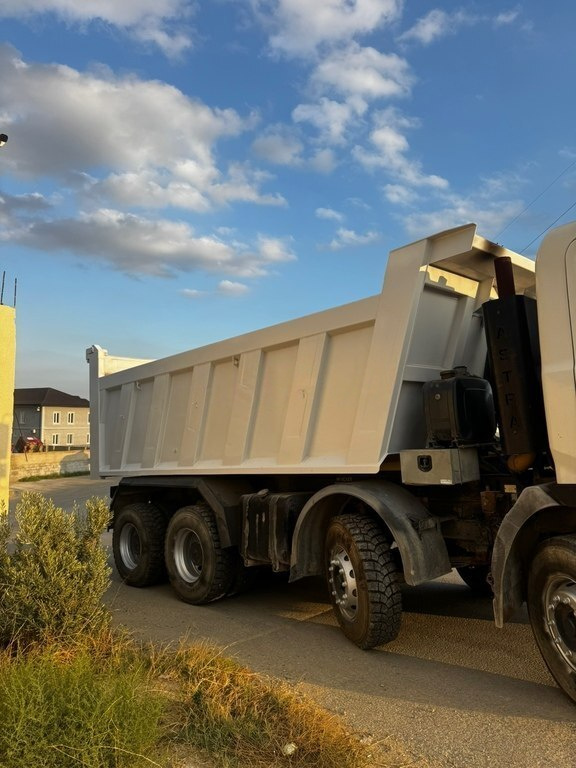 2011 Iveco ASTRA HD9 44.38, 11.0L, 750000km - Image 4