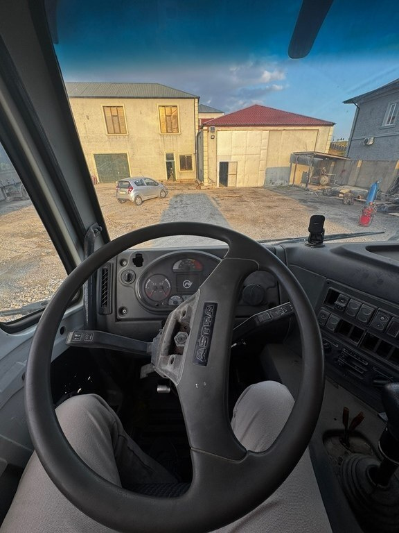 2011 Iveco ASTRA HD9 44.38, 11.0L, 750000km - Image 9