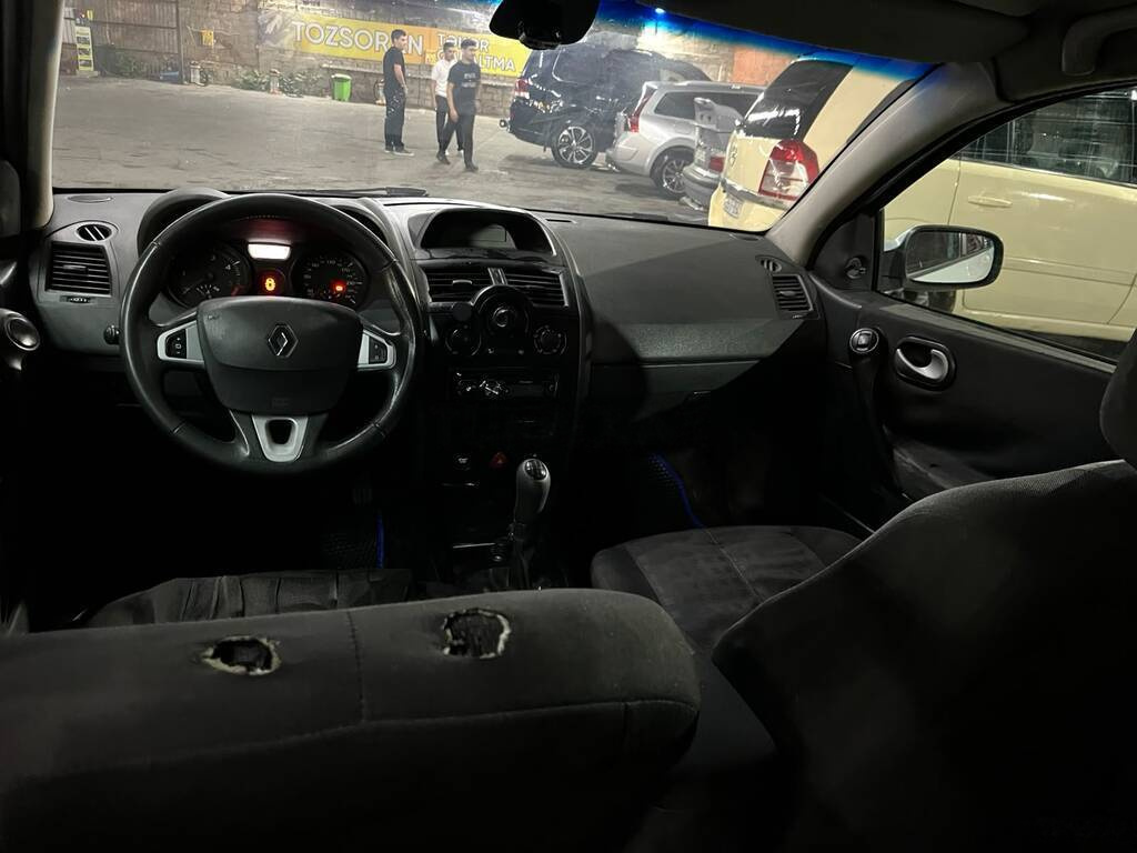 2008 Renault Megane, 1.5L, 480000km - Image 21