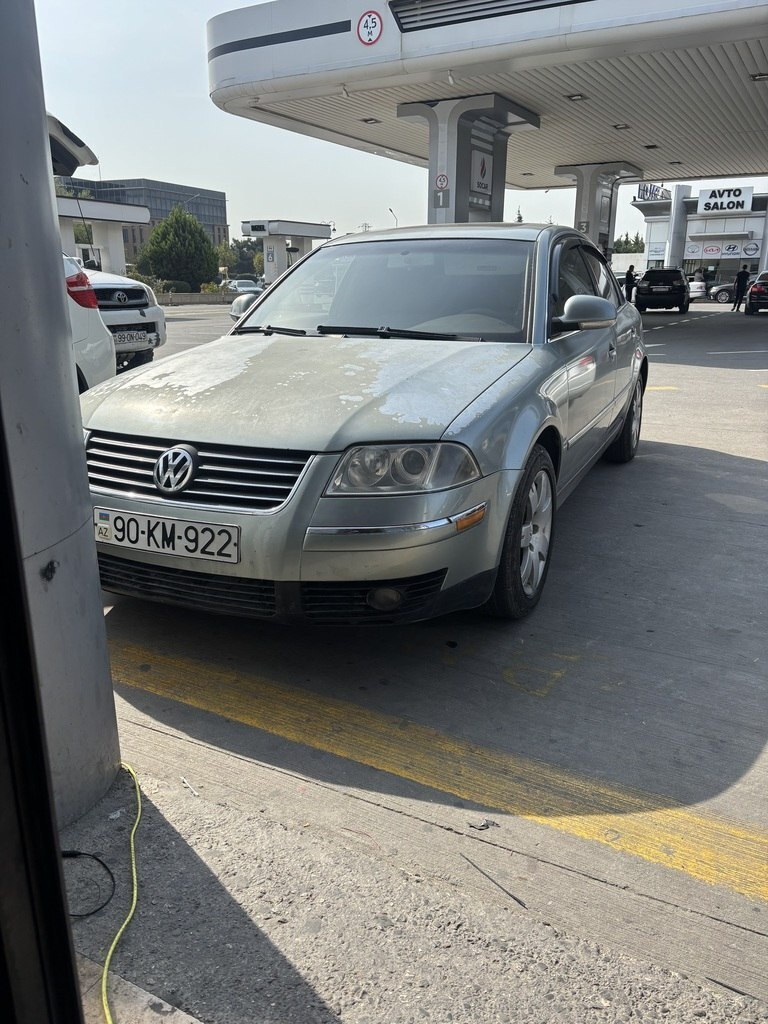 2004 Volkswagen Passat, 1.8L, 221000km - Image 1