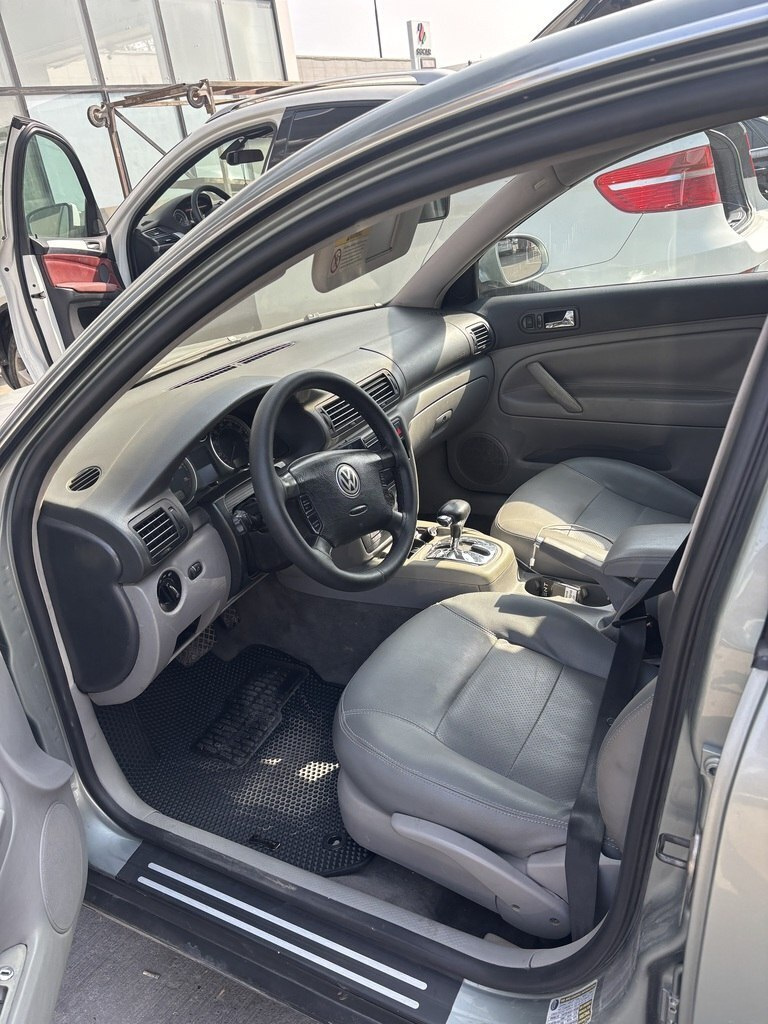 2004 Volkswagen Passat, 1.8L, 221000km - Image 5
