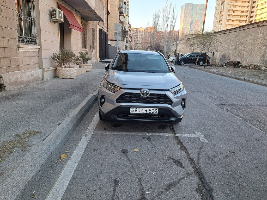 2022 Toyota RAV4, 2.0L, 68000km - Image 1