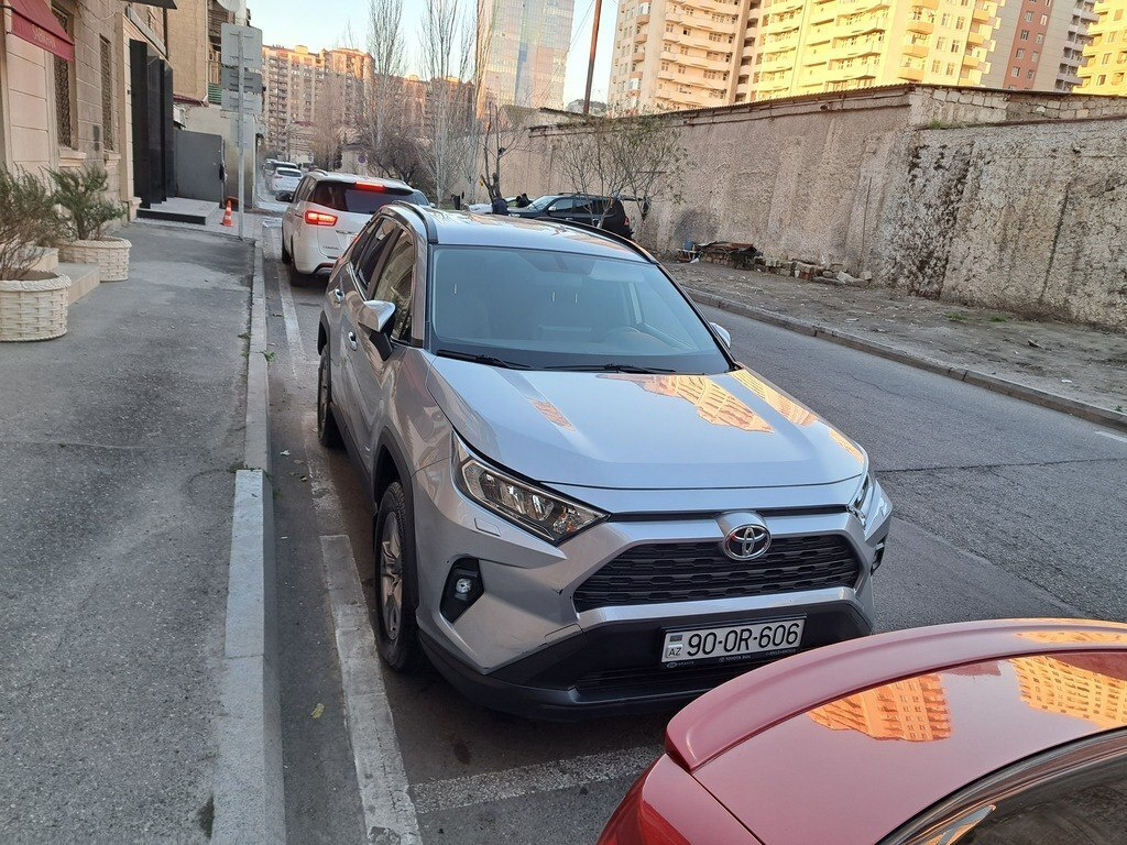 2022 Toyota RAV4, 2.0L, 68000km - Image 2
