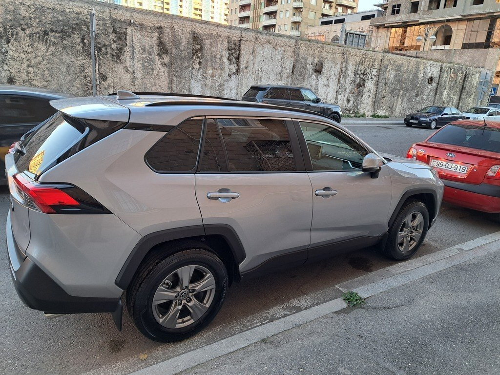 2022 Toyota RAV4, 2.0L, 68000km - Image 3