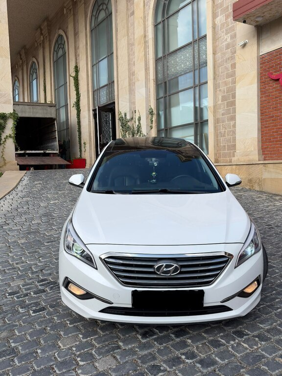 2015 Hyundai Sonata, 2.0L, 183000km - Image 1