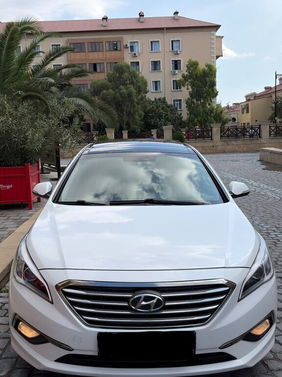 2015 Hyundai Sonata, 2.0L, 183000km - Image 2