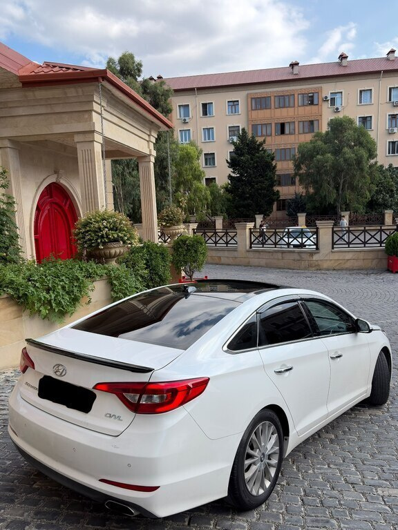2015 Hyundai Sonata, 2.0L, 183000km - Image 11