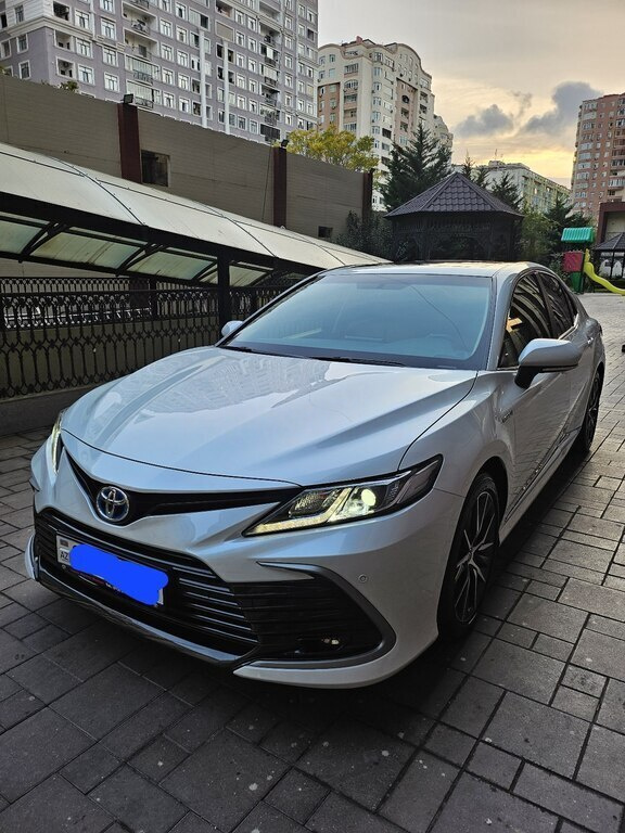 2023 Toyota Camry, 2.5L, 40200km - Image 1