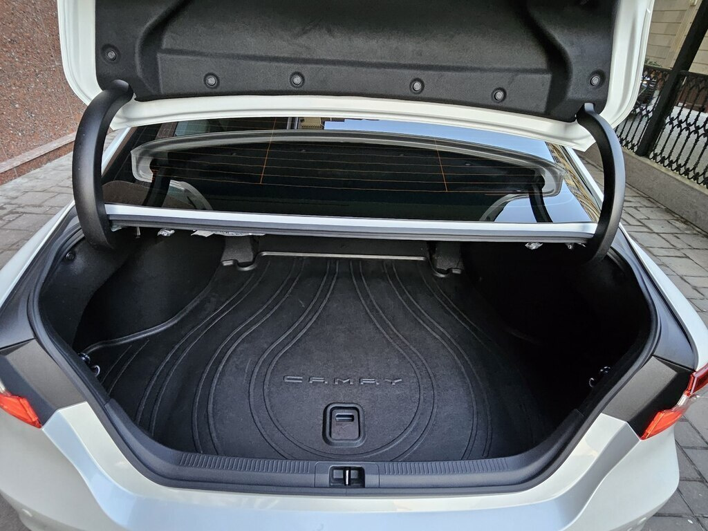 2023 Toyota Camry, 2.5L, 40200km - Image 13