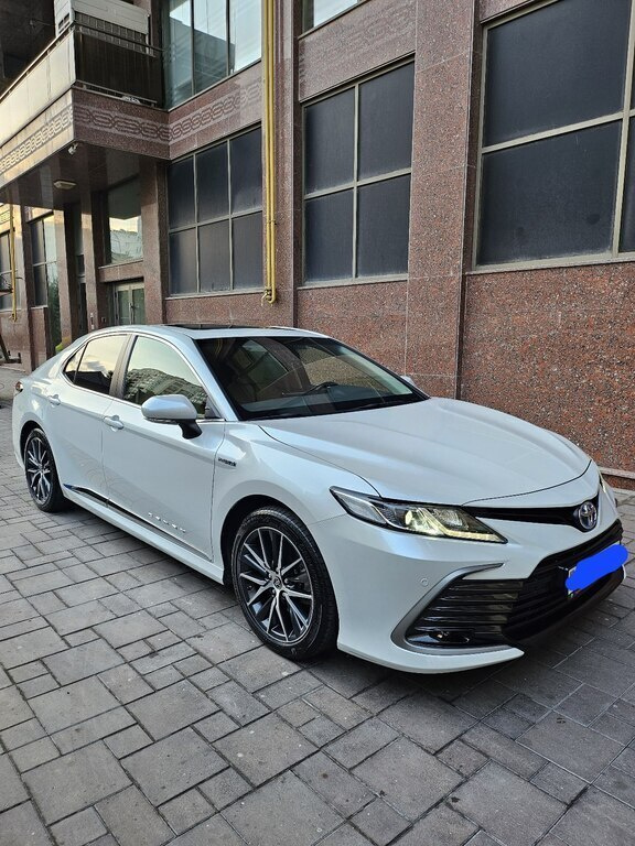 2023 Toyota Camry, 2.5L, 40200km - Image 3