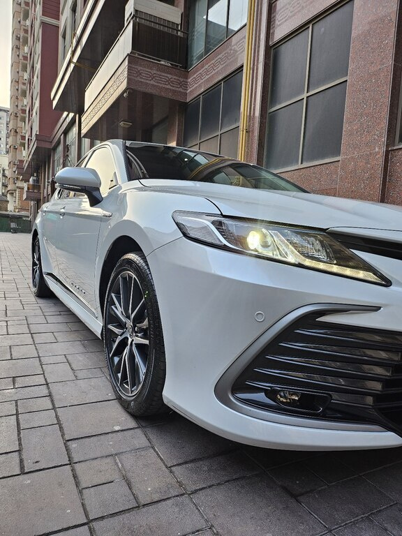 2023 Toyota Camry, 2.5L, 40200km - Image 4