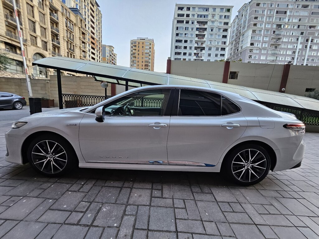 2023 Toyota Camry, 2.5L, 40200km - Image 6
