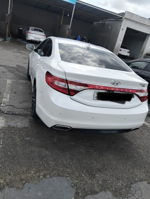 2015 Hyundai Grandeur, 2.2L, 260000km - Image 2