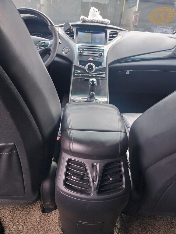 2015 Hyundai Grandeur, 2.2L, 260000km - Image 14