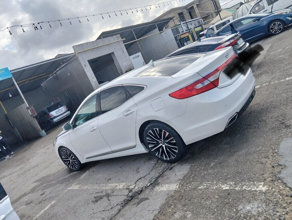 2015 Hyundai Grandeur, 2.2L, 260000km - Image 15