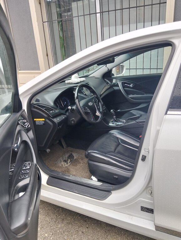 2015 Hyundai Grandeur, 2.2L, 260000km - Image 4