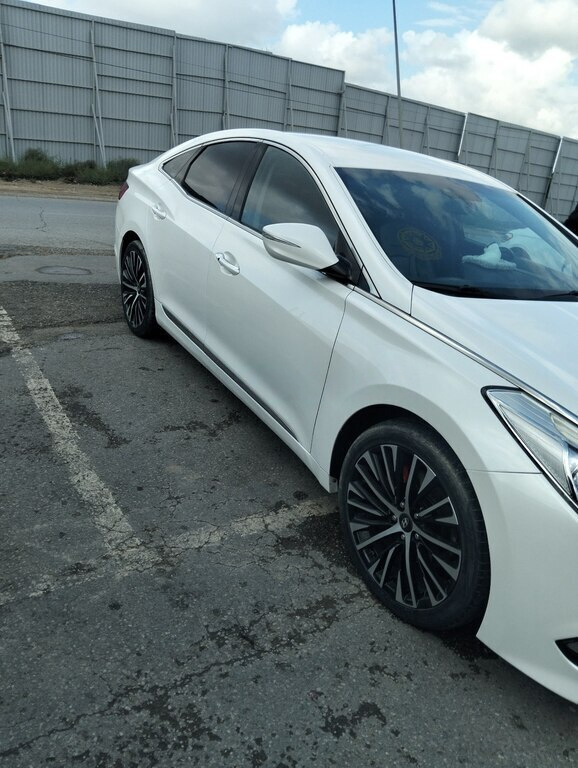 2015 Hyundai Grandeur, 2.2L, 260000km - Image 6