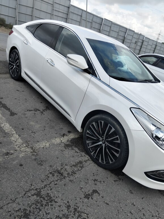 2015 Hyundai Grandeur, 2.2L, 260000km - Image 7