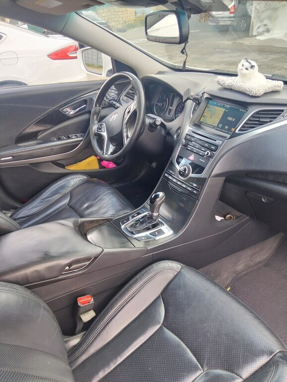 2015 Hyundai Grandeur, 2.2L, 260000km - Image 8