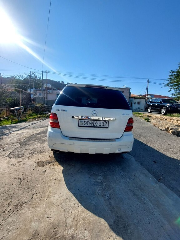 2006 Mercedes ML 350 4MATIC, 3.5L, 224500km - Image 2