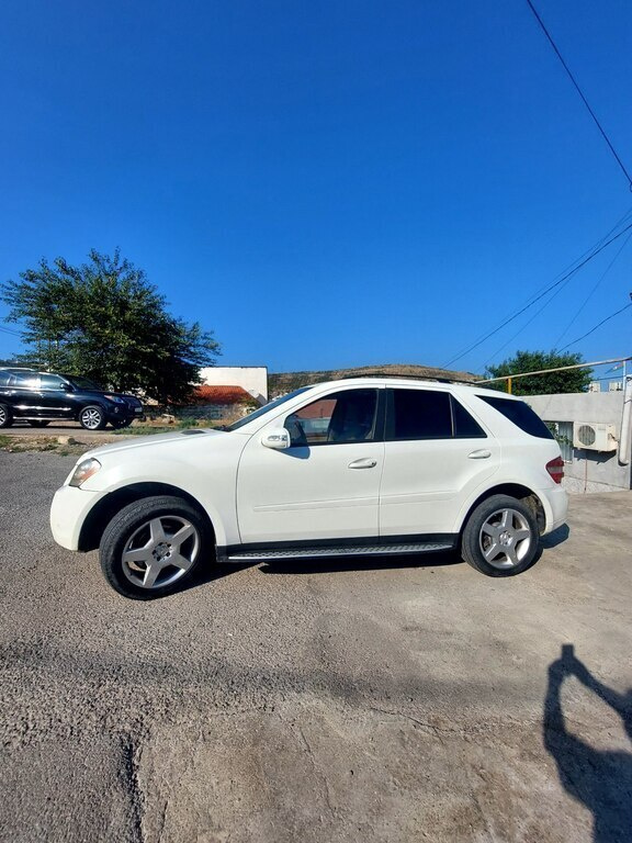 2006 Mercedes ML 350 4MATIC, 3.5L, 224500km - Image 3