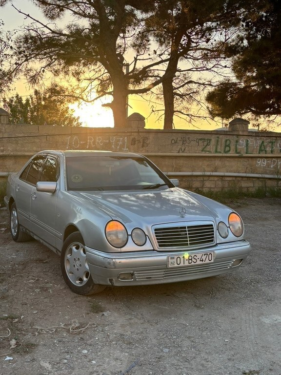 1996 Mercedes E 230, 2.3L, 250000km - Image 1