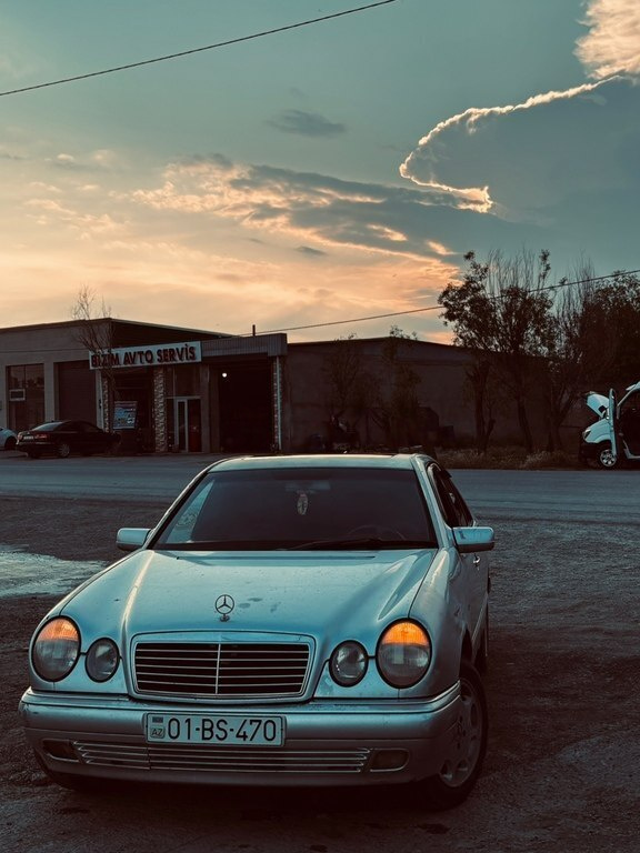 1996 Mercedes E 230, 2.3L, 250000km - Image 3