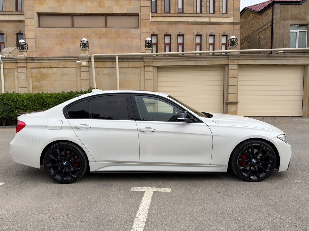 2015 BMW 328, 2.0L, 231000km - Image 2
