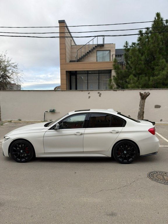 2015 BMW 328, 2.0L, 231000km - Image 3