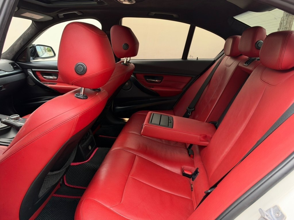 2015 BMW 328, 2.0L, 231000km - Image 9