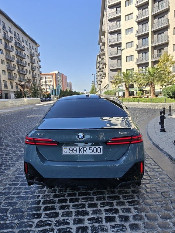 2025 BMW 530, 2.0L, 11000km - Image 12
