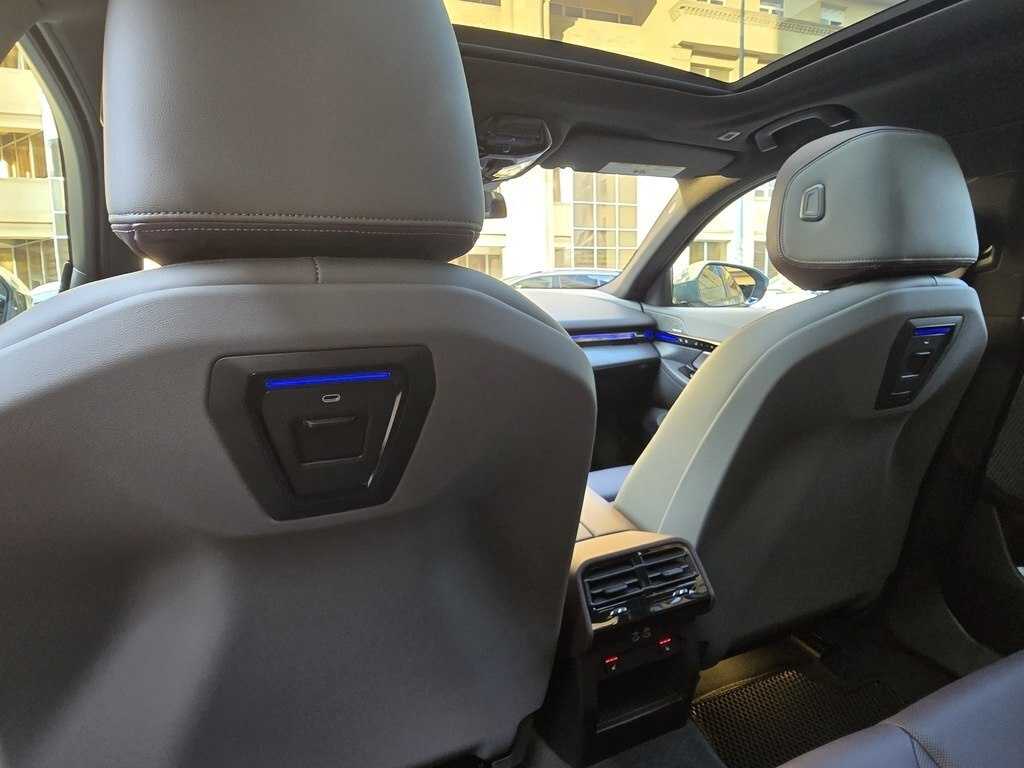 2025 BMW 530, 2.0L, 11000km - Image 7
