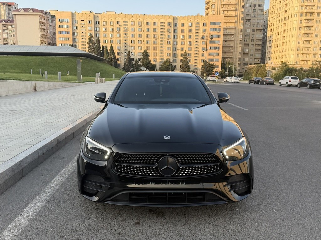 2022 Mercedes E 350, 2.0L, 133000km - Image 1