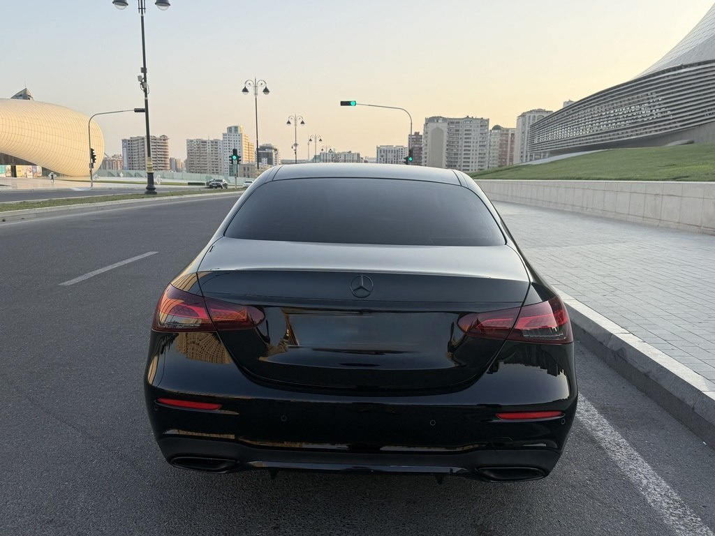 2022 Mercedes E 350, 2.0L, 133000km - Image 2