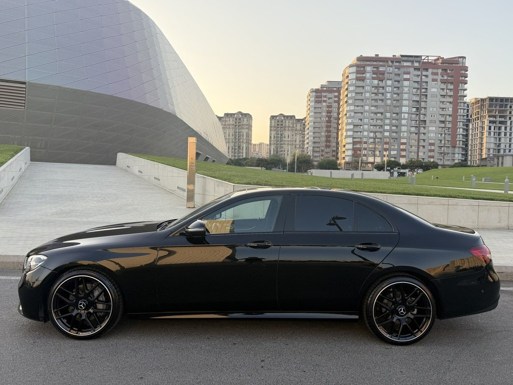 2022 Mercedes E 350, 2.0L, 133000km - Image 3