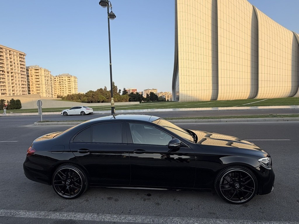 2022 Mercedes E 350, 2.0L, 133000km - Image 4