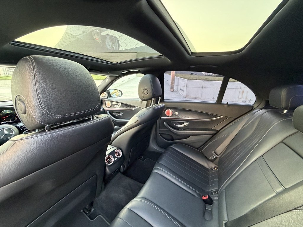 2022 Mercedes E 350, 2.0L, 133000km - Image 7