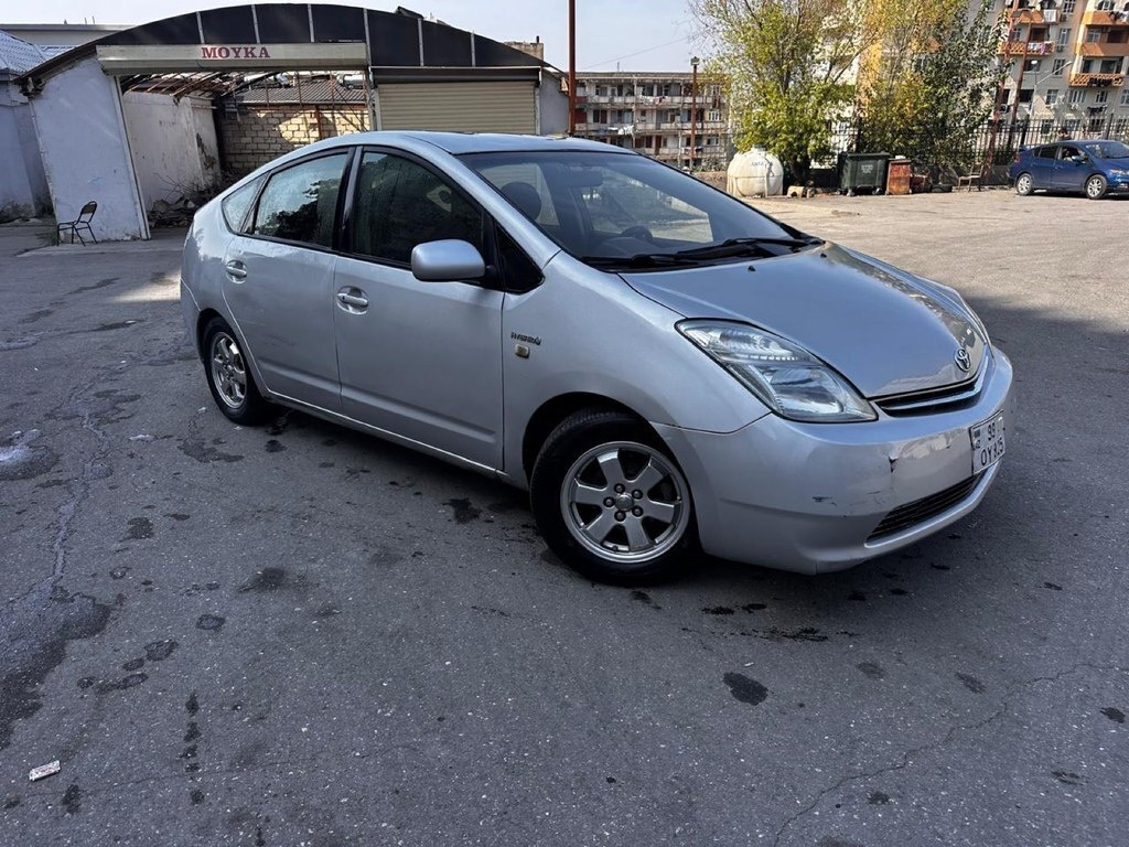 2009 Toyota Prius, 1.5L, 220000km - Image 2