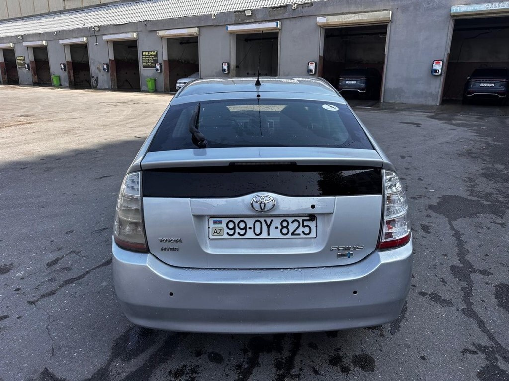2009 Toyota Prius, 1.5L, 220000km - Image 4