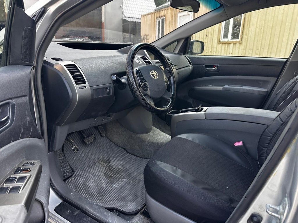 2009 Toyota Prius, 1.5L, 220000km - Image 6