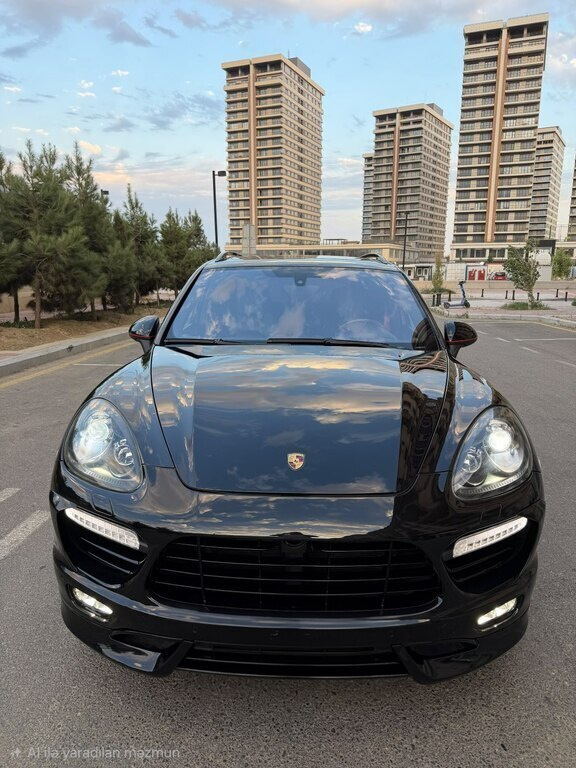 2012 Porsche Cayenne Turbo, 4.8L, 102000km - Image 1