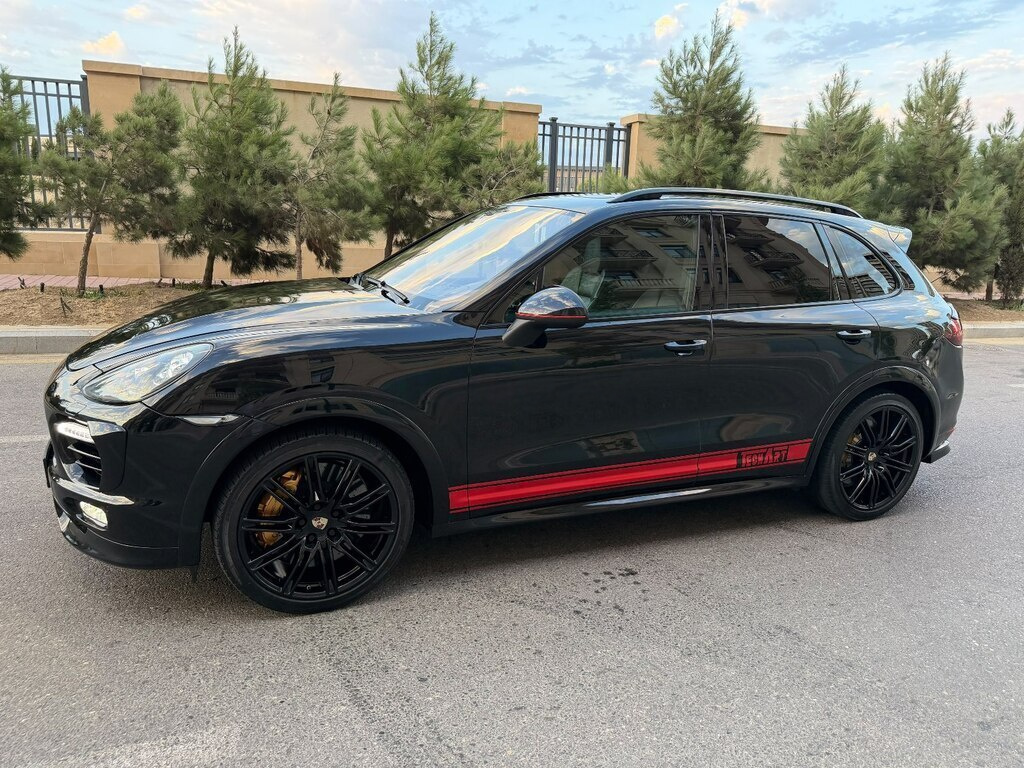 2012 Porsche Cayenne Turbo, 4.8L, 102000km - Image 11
