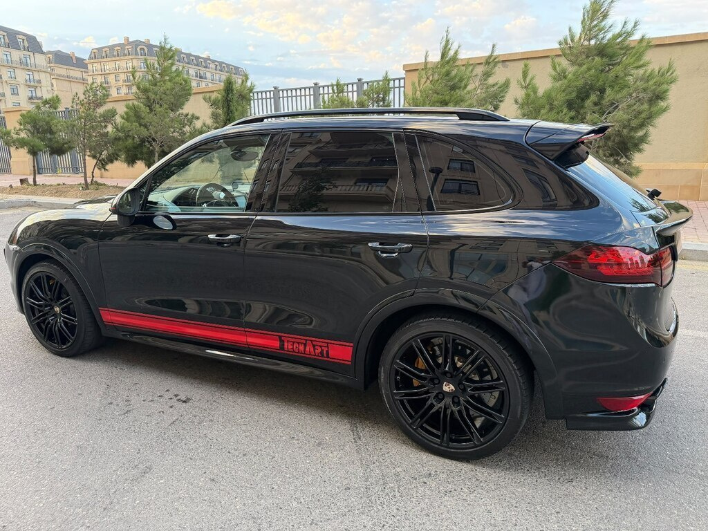 2012 Porsche Cayenne Turbo, 4.8L, 102000km - Image 3