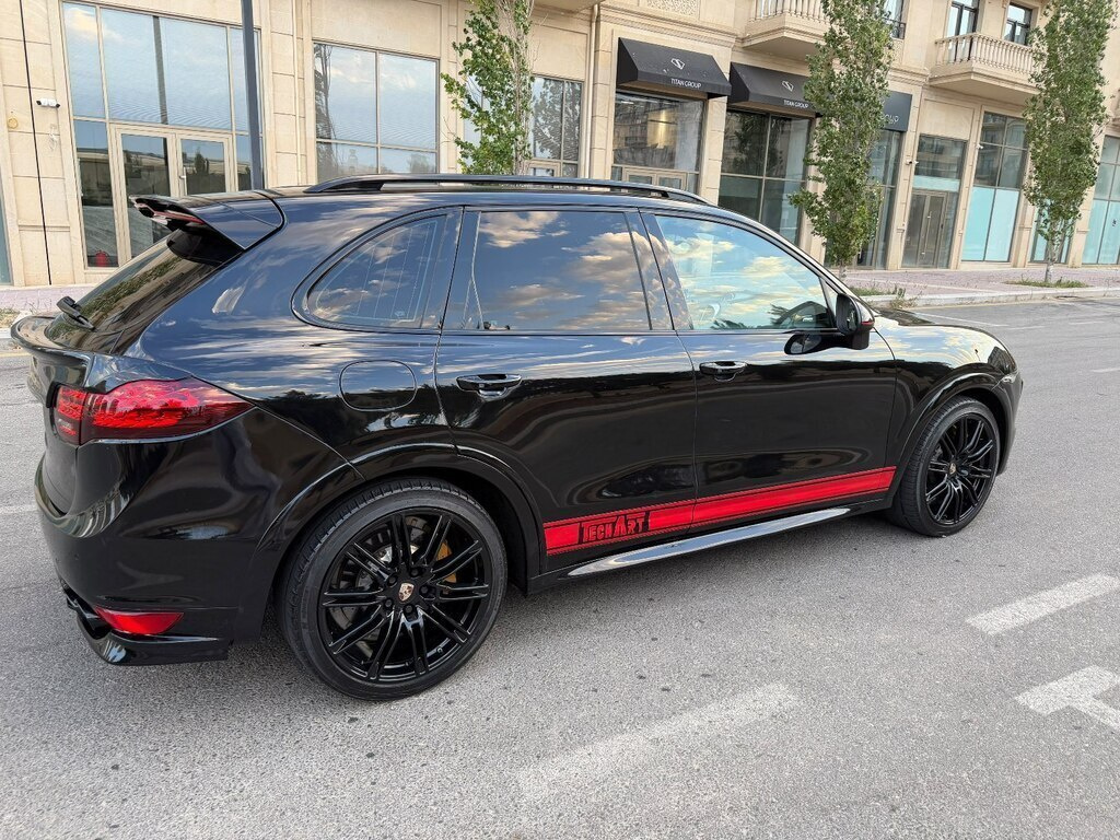 2012 Porsche Cayenne Turbo, 4.8L, 102000km - Image 5