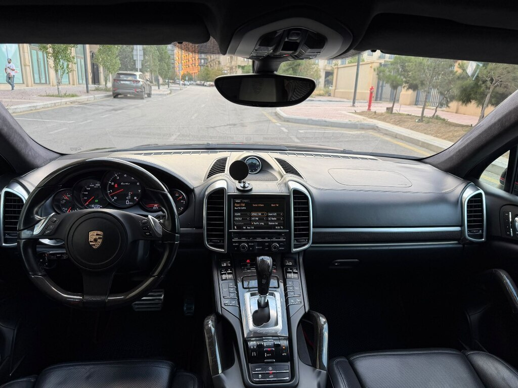 2012 Porsche Cayenne Turbo, 4.8L, 102000km - Image 10