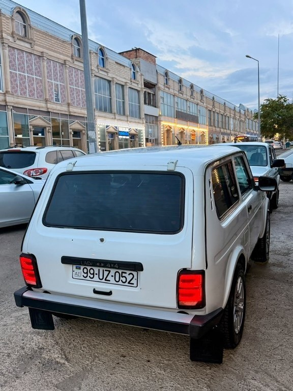2012 LADA (VAZ) Niva, 1.7L, 210000km - Image 3