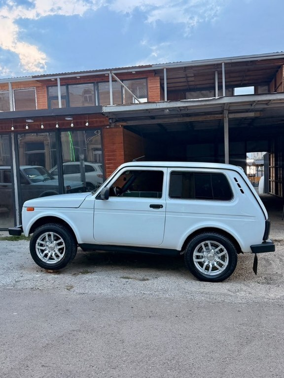 2012 LADA (VAZ) Niva, 1.7L, 210000km - Image 6