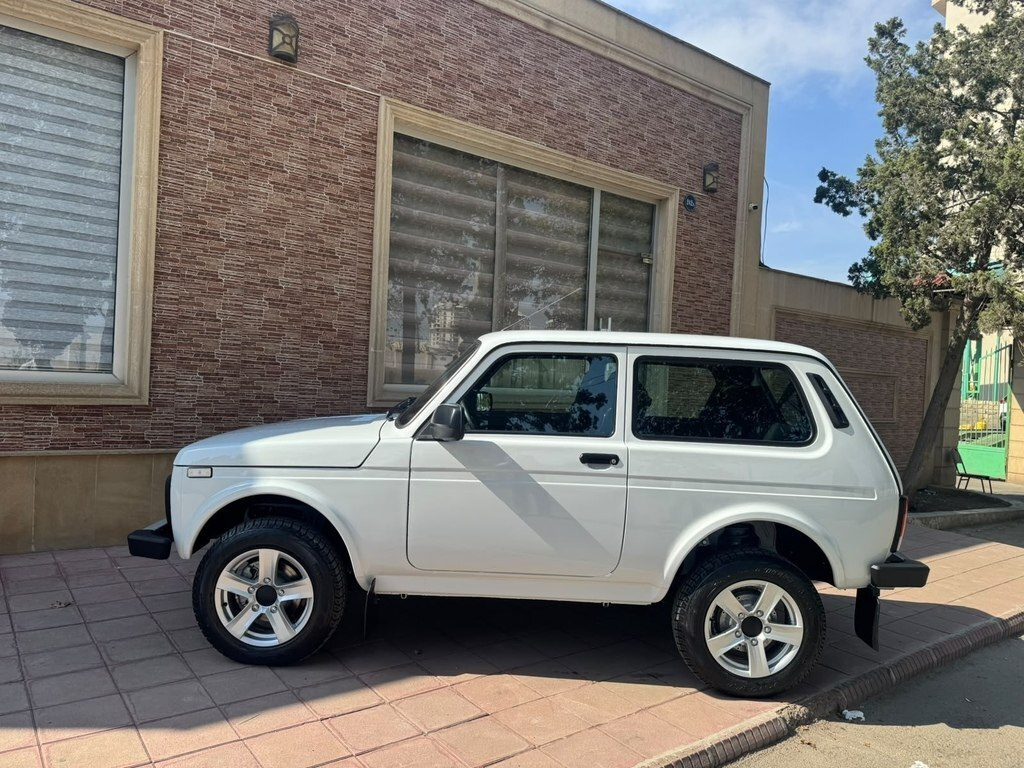 2026 LADA (VAZ) Niva, 1.7L, 0km - Image 2
