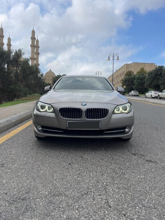 2011 BMW 528, 2.0L, 249000km - Image 1