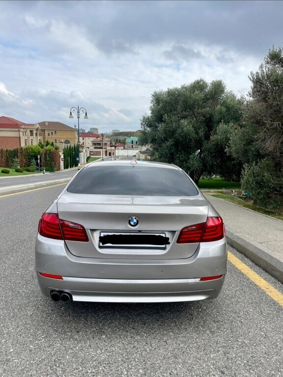 2011 BMW 528, 2.0L, 249000km - Image 3